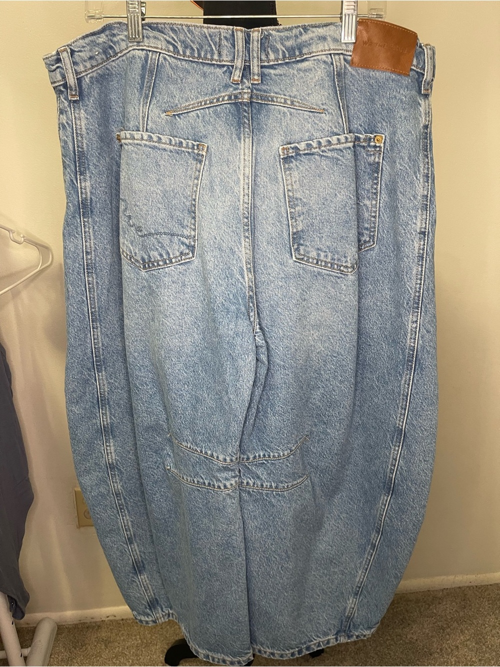 NWOT We The Free Good Luck Mid Rise Barrel Jeans Ultra Light Beam Size 33 $98 - Picture 4 of 7